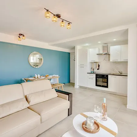 Air-conditioned - Sea View Port Apartment