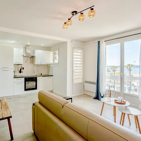 Air-conditioned - Sea View Port Apartment